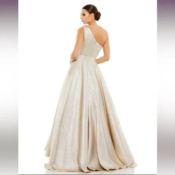 Mac Duggal Gold Metallic Evening Dress Gown Size 6 NWT Gold One Shoulder - Picture 3 of 9